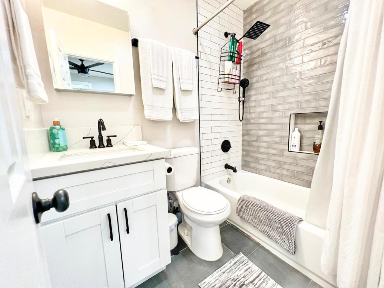 Tranquil & Bright - Normal Heights Delight Apartment *