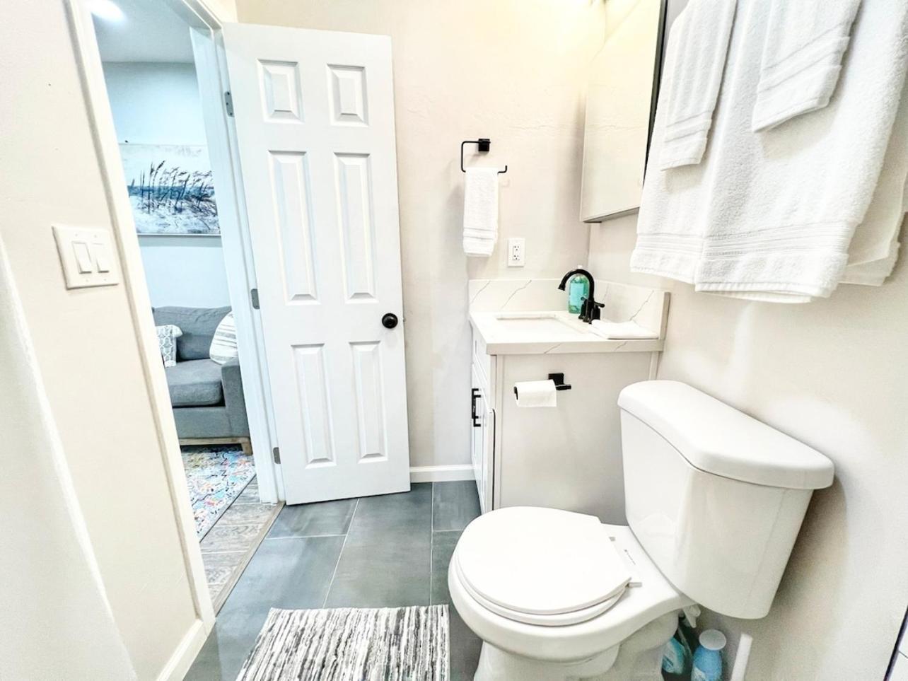 Tranquil & Bright - Normal Heights Delight Apartment
